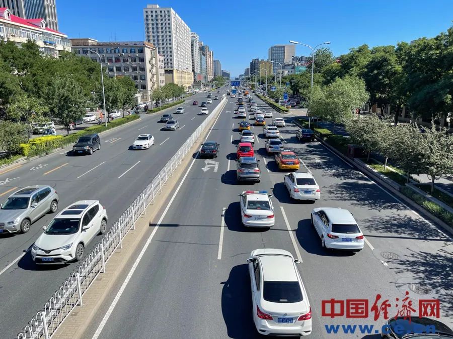 “车顶维权”女车主，胜诉