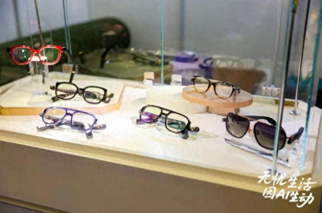 豆包大模型联合润欣科技、老凤祥开发AI眼镜，预计明年初上市