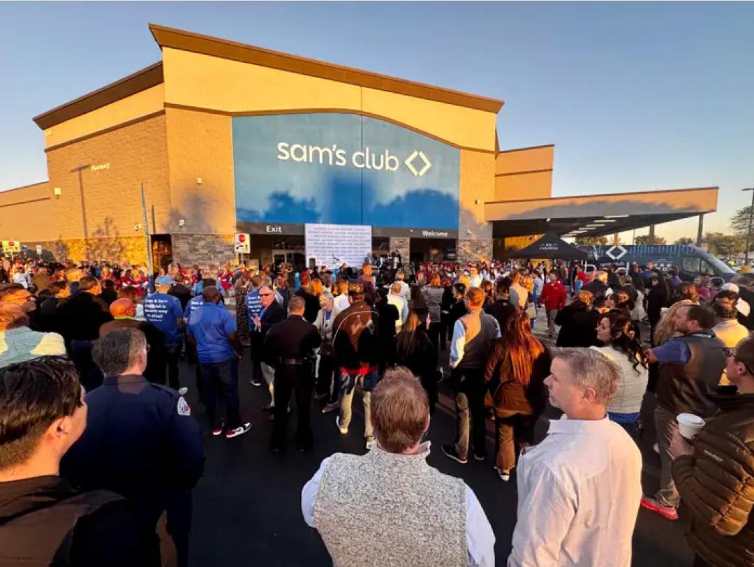 羽绒服只卖499，中产这道题，山姆做累了