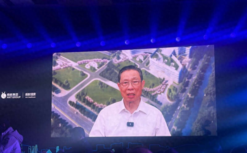 钟南山院士：AI让医生更好地回归到&ldquo;以人为本&rdquo;