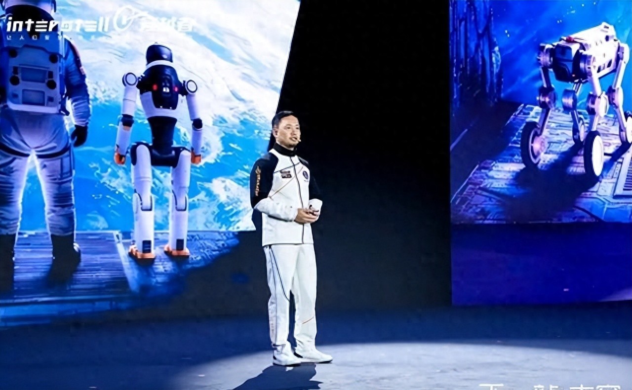 中国飞船300万一张旅游票，第一批上天的10人身份曝光，真没想到