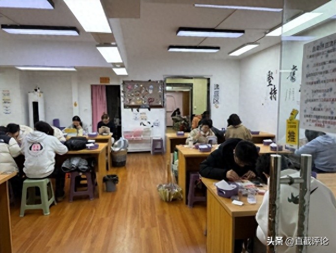 年轻人拼豆上瘾：拼的是豆子，渡的是自己