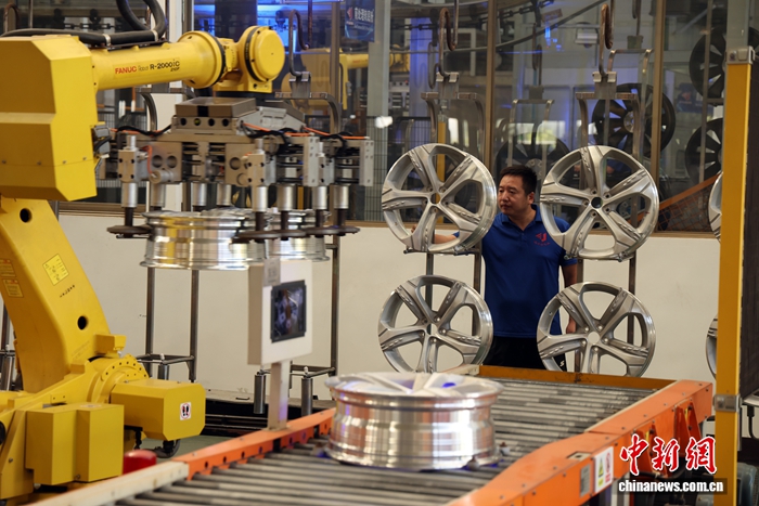 （两会&middot;近观）习近平的两会故事：&ldquo;创新驱动是国策&rdquo;