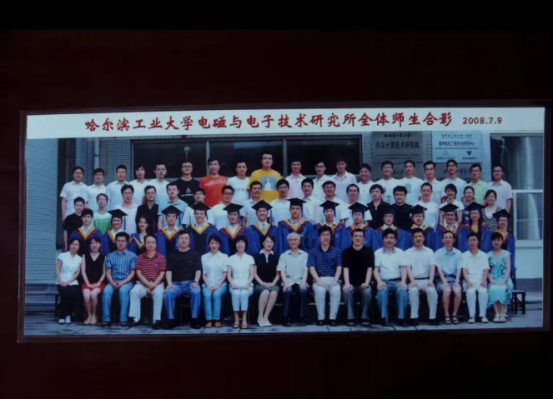 网友购入二手相机发现上百张老照片，原机主身份不简单！