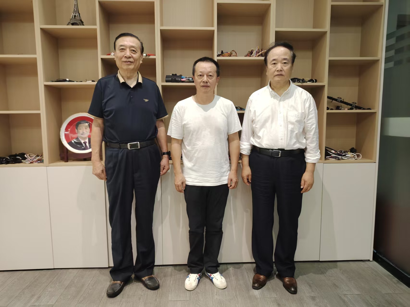 曹和平教授一行走访广州市友业电子有限公司 深化技术领域合作交流