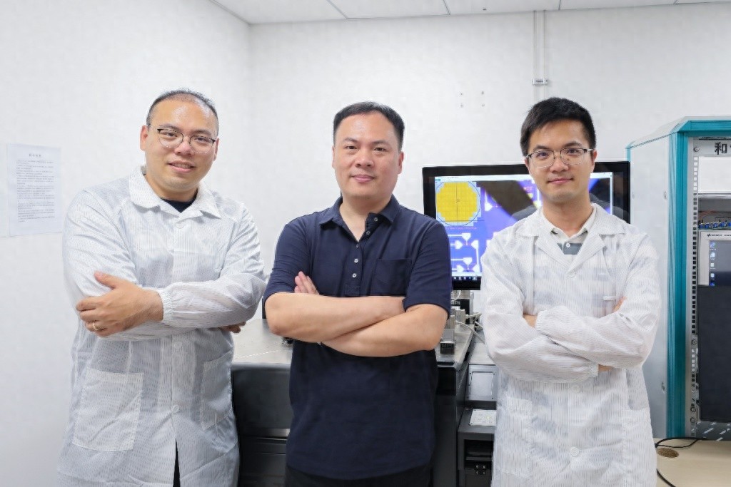 首款毫秒级神经动力学芯片问世，较英伟达GPU提速50.38至478.18倍