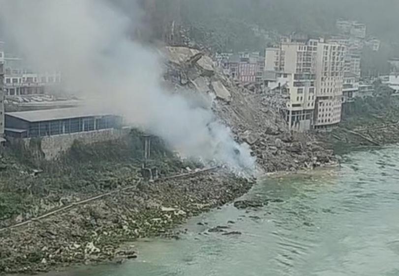 重庆彭水山体垮塌现场已搜救出9名被困者