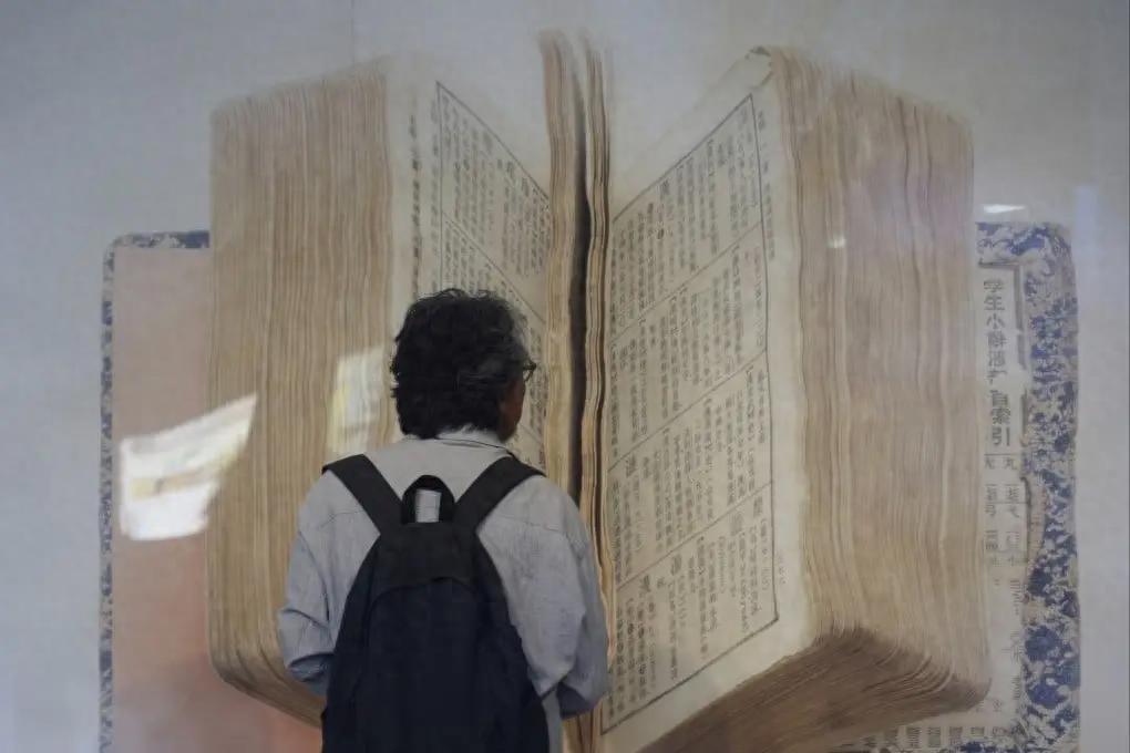 中国AI发展遇新瓶颈，不是芯片卡脖子，这事才是生死关键？