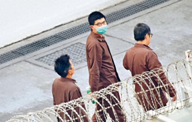 黄之锋，当庭认罪