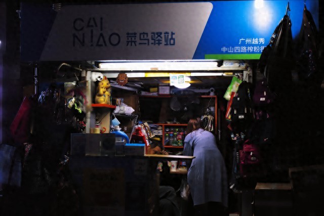 免费取件的菜鸟驿站，到底靠啥赚钱？内行人说出实话