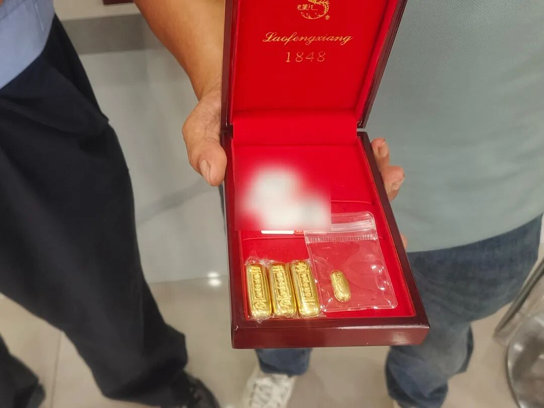大叔买了100多克黄金给儿子结婚用，儿子：&ldquo;我怎么不知道我要结婚？&rdquo;