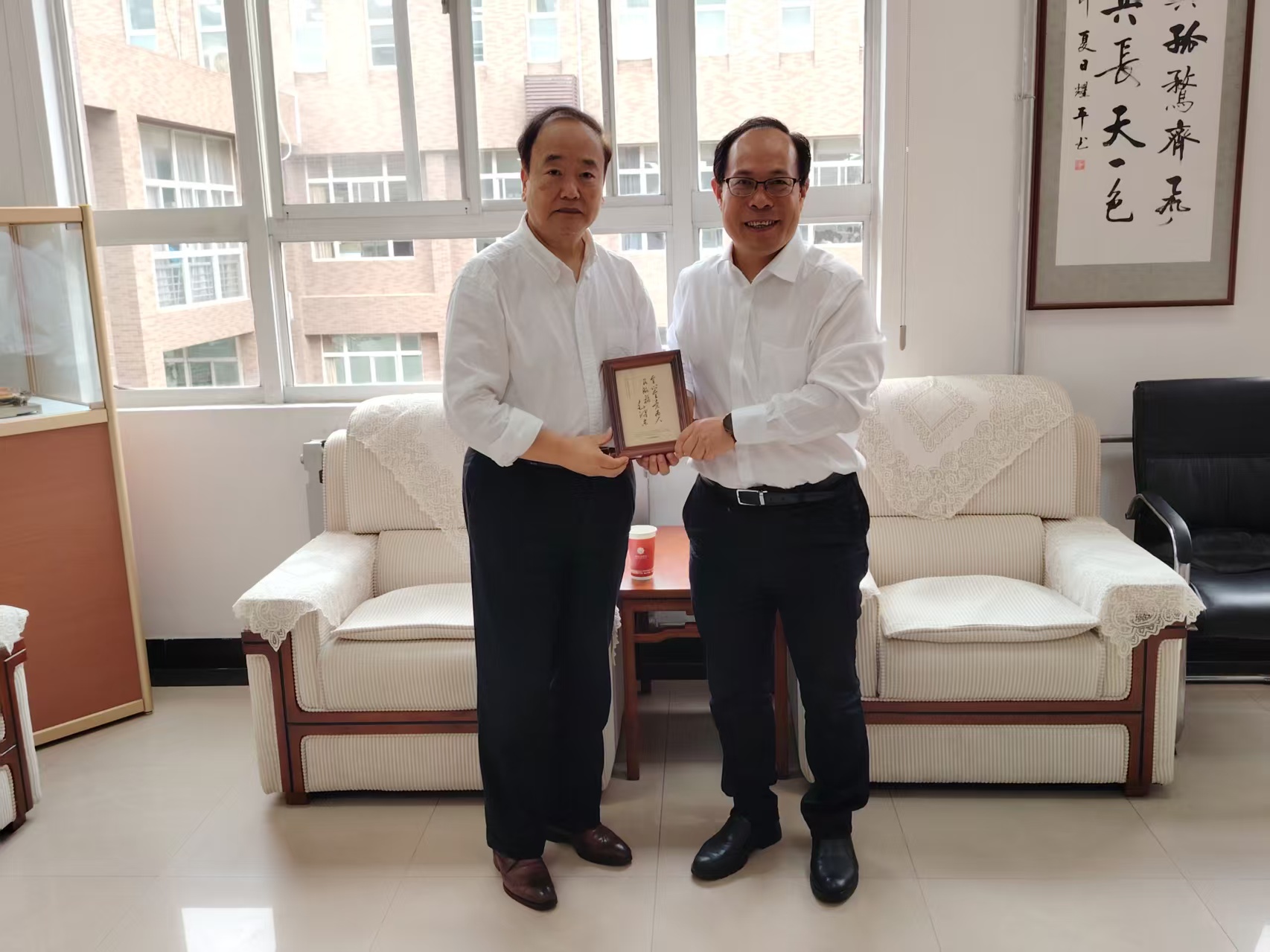 曹和平院长赴西电授课并与张进成副校长共商深度合作