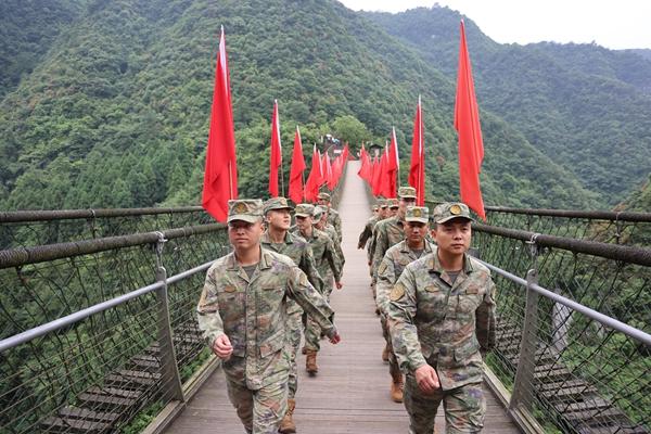 雄关之下的&ldquo;新长征&rdquo;