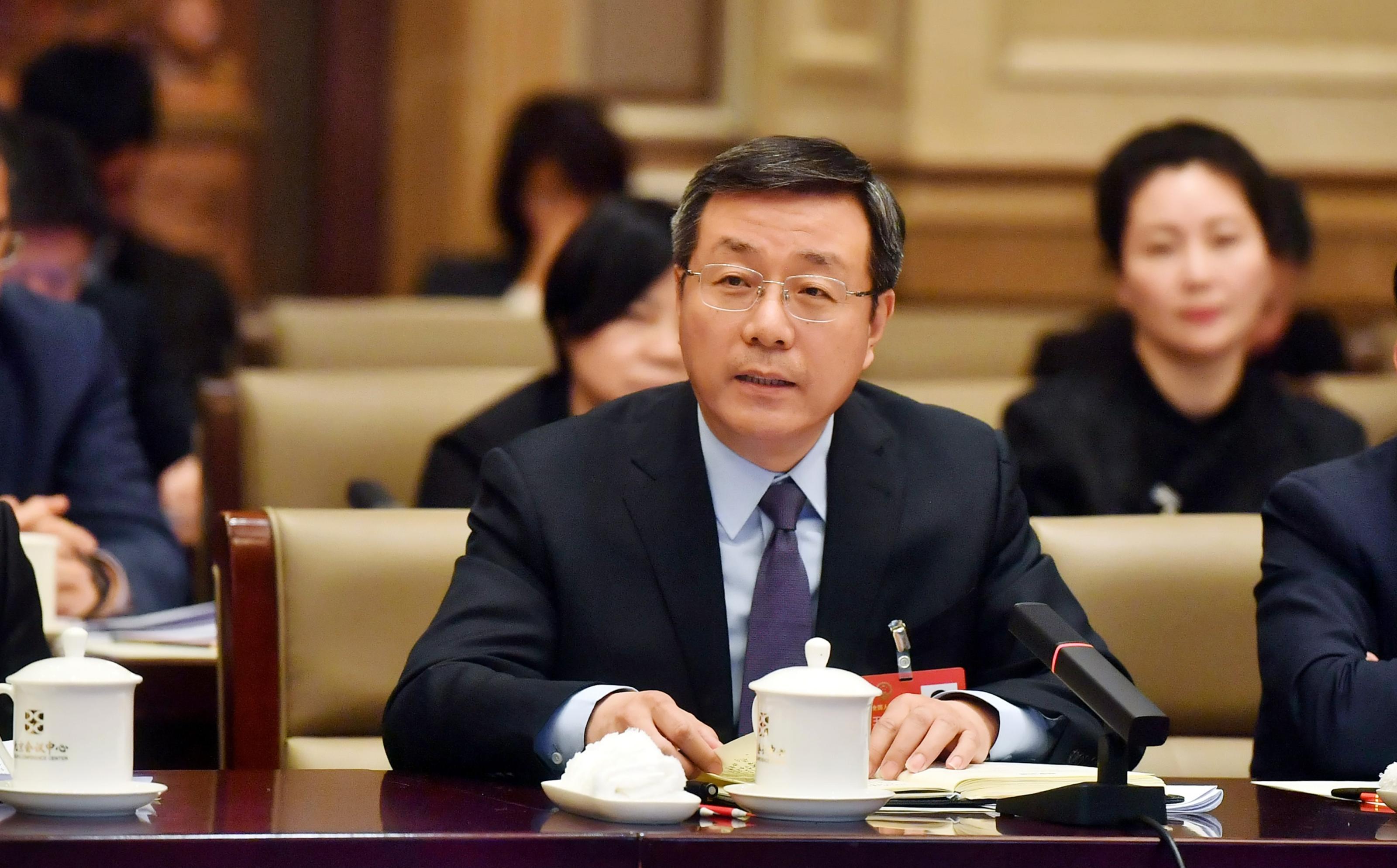 王少峰代表：AI赋能，让政务服务更加高效更有温度