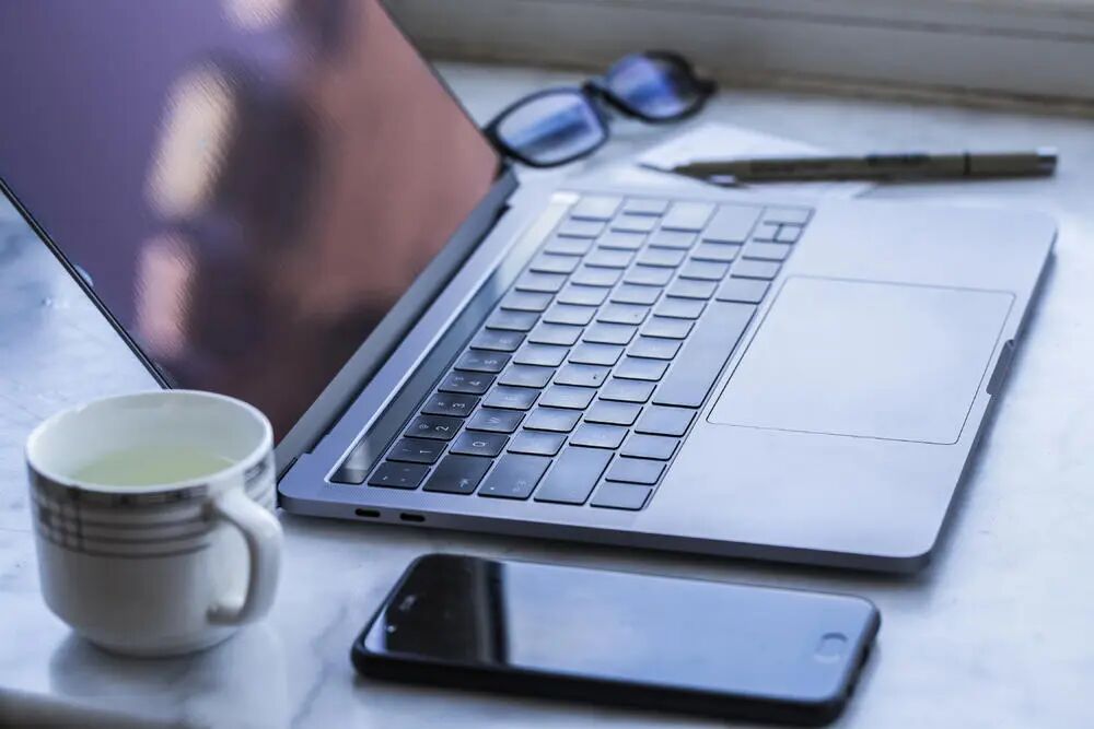 月薪从7300元骤降至4300元，员工不服调岗被辞退，法院判了