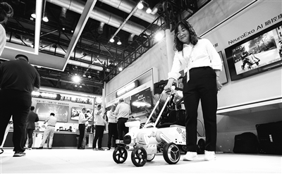 AI伙伴助残疾人开启生活新方式