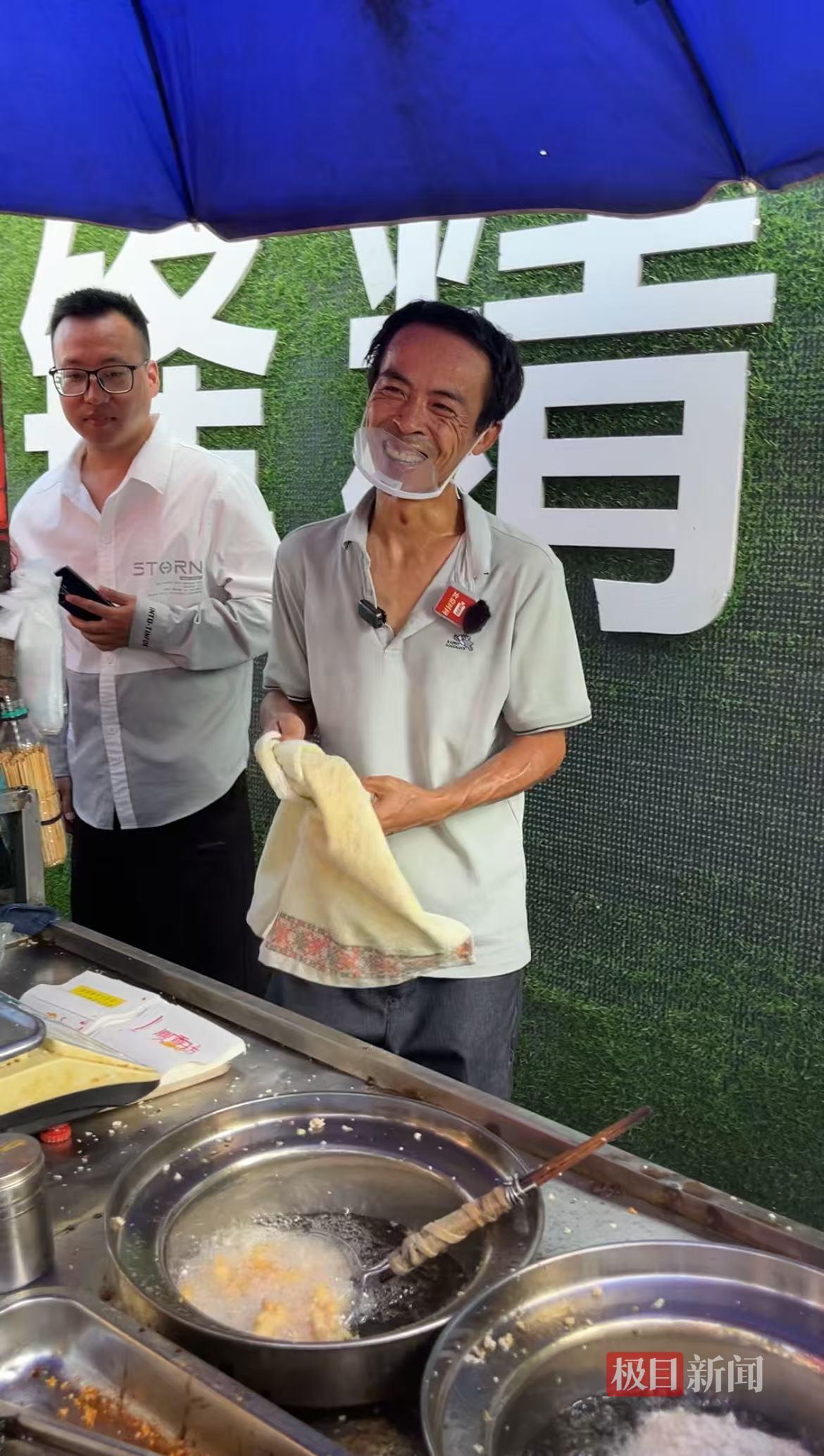 &ldquo;鸡排哥&rdquo;为何走红？答案藏在情绪价值里