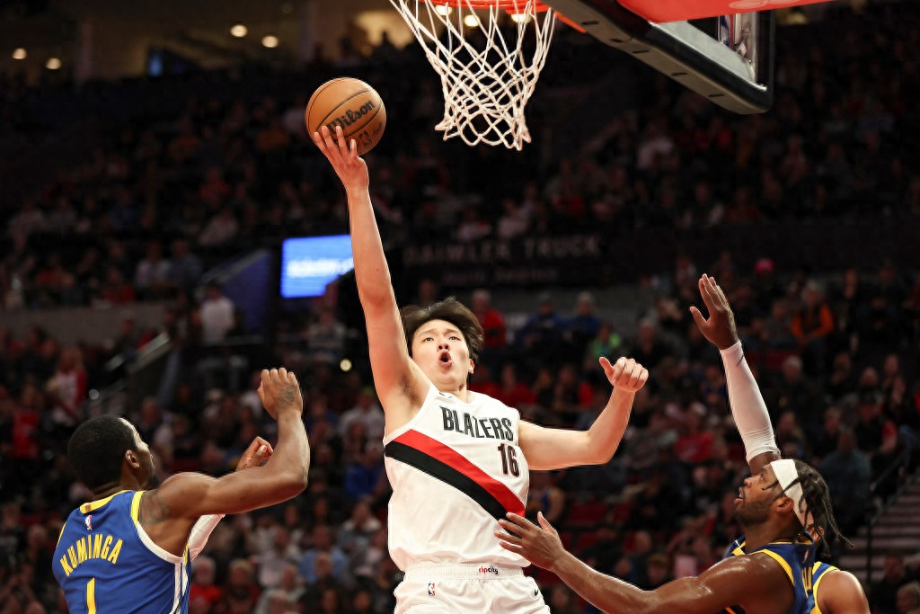 篮板创新高，杨瀚森再遇勇士渐入佳境9分6板1助攻