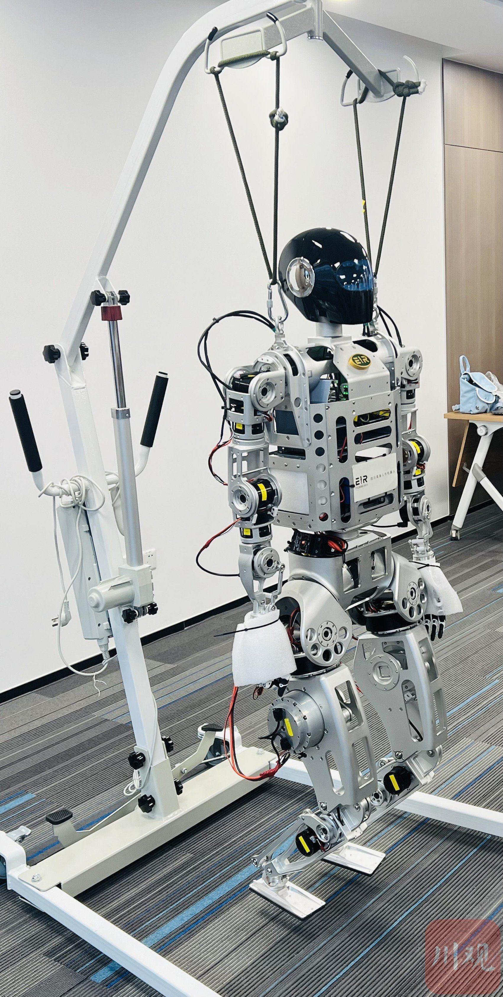 人形机器人产业：迎来跨越发展 赋能千行百业