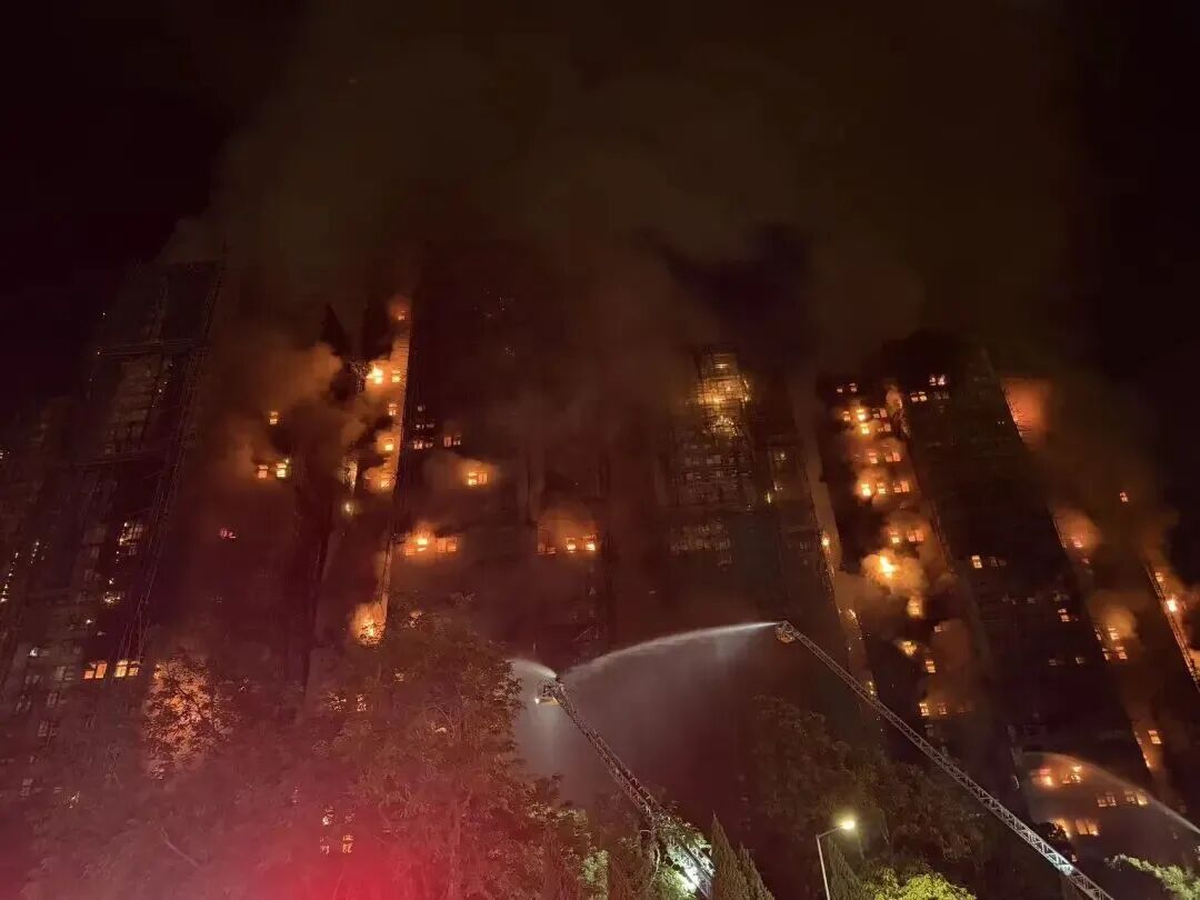 香港公屋楼群大火已致36人死亡，保安局：不排除刑事案件可能性