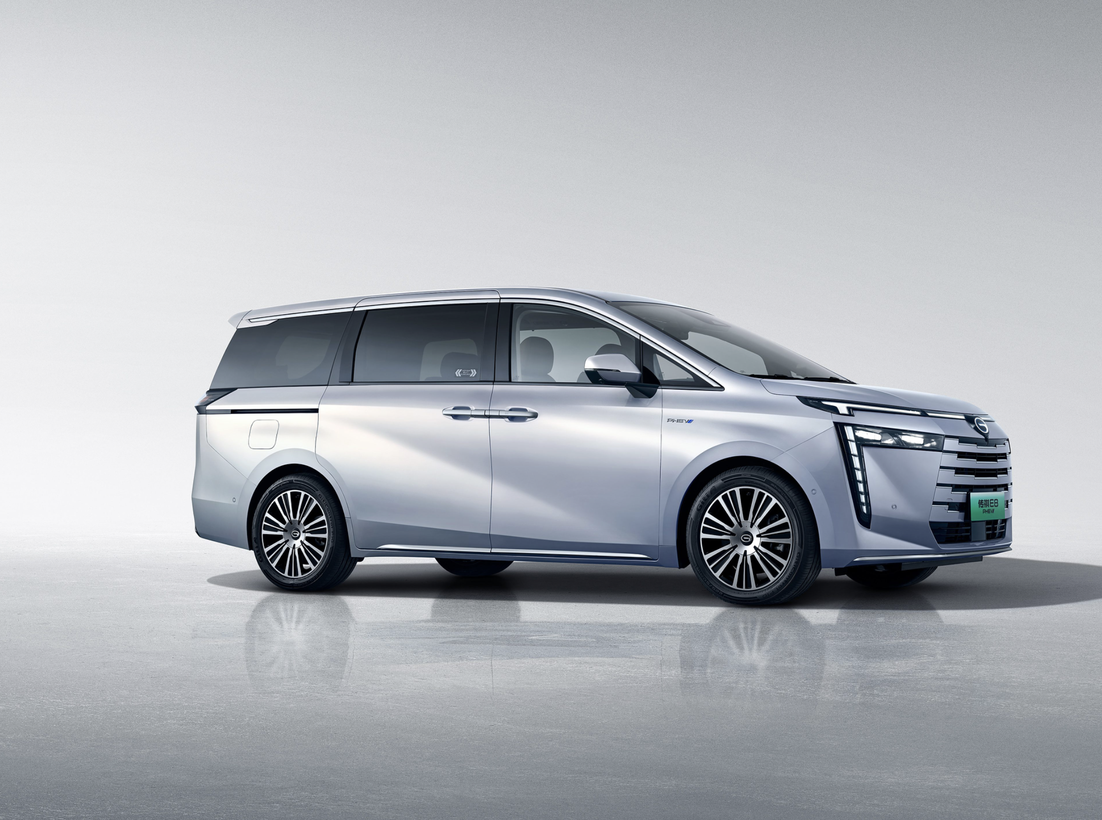 拥抱万亿级消费大市场 汽车产业迎广阔新机遇