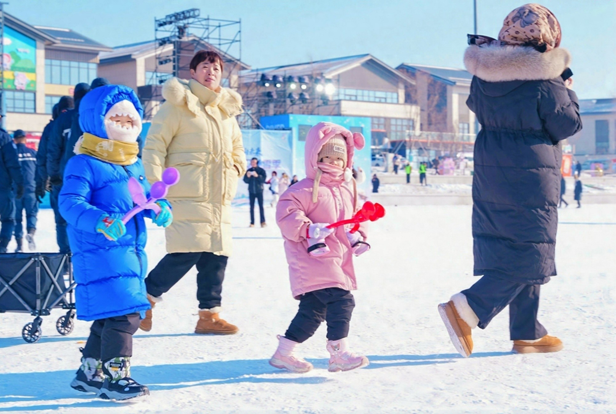 冰雪燃动冬日 全民运动热潮持续升温