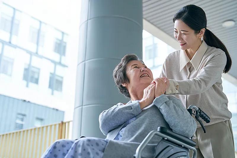 长护险将在全国铺开 缴费标准如何