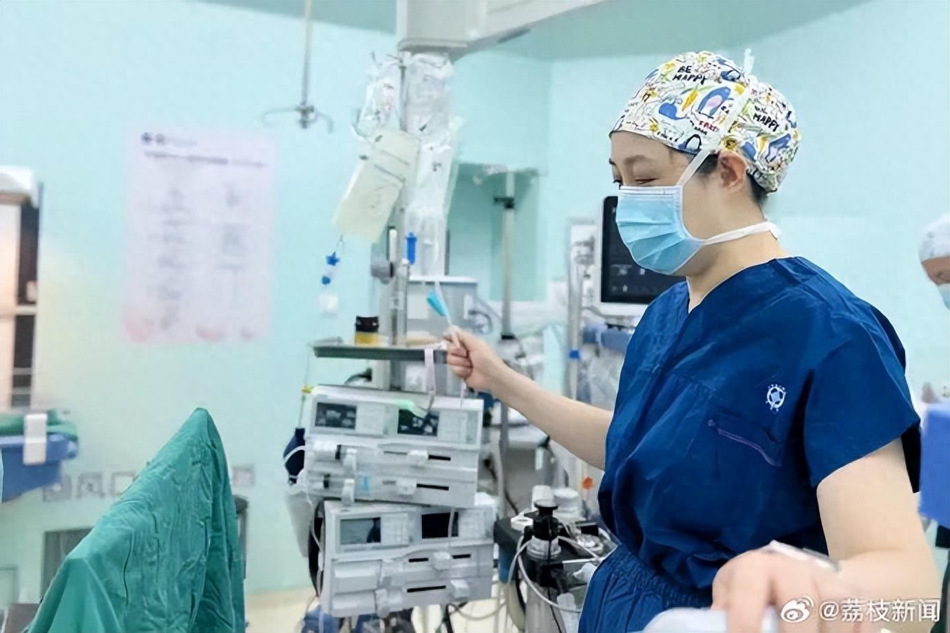 江苏卧床35年女子诞下健康宝宝：患有脊髓性肌萎缩症，从8个月起便常年卧床；分娩风险高，在孩子足月的情况下进行剖宫产