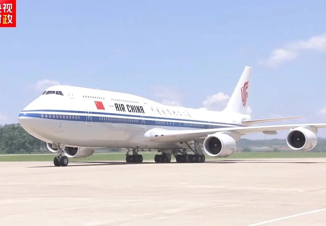 习近平抵达平壤开始对朝鲜进行国事访问