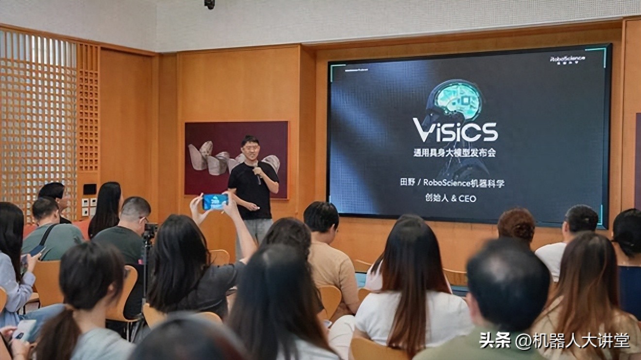 用物体轨迹连接认知和执行，RoboScience发布具身大模型Visics